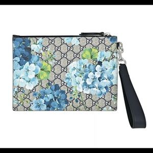 Gucci GG Supreme Blooms Wristlet Pouch